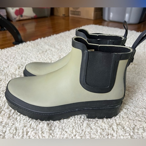 Shoes - Women’s Size 8 Green/Black Ankle Rain Boots